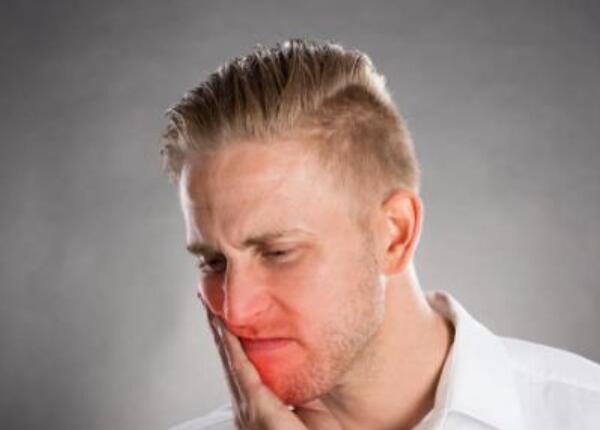 不適合用電動牙刷人群之一