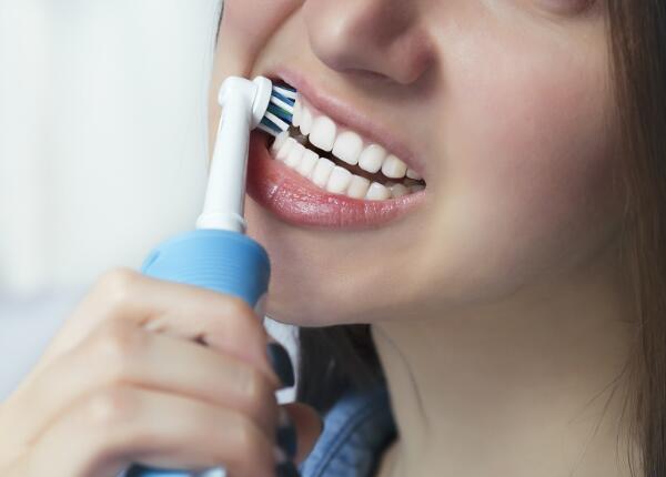 電動牙刷怎么用巴氏刷牙法