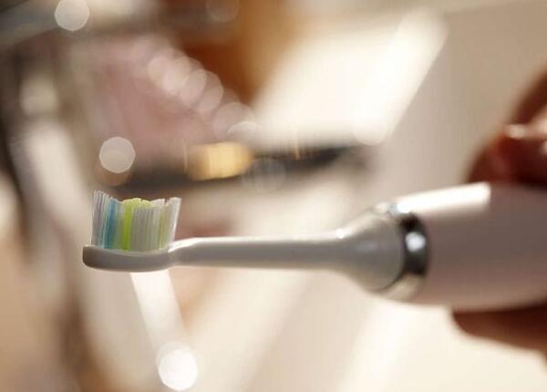 飛利浦電動牙刷怎么刷