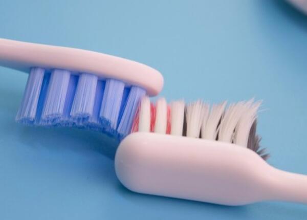 電動牙刷怎么看刷頭軟不軟？刷頭刷毛軟硬兩大分辨技巧