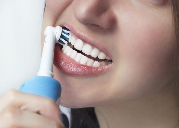 刷頭刷毛軟硬選擇：電動牙刷刷毛軟好還是硬好？