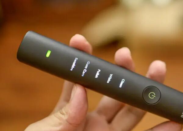 初次使用電動牙刷充電的要點 初次使用電動牙刷充電