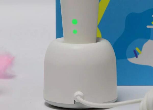 初次使用電動牙刷充電具體步驟 初次使用電動牙刷充電步驟